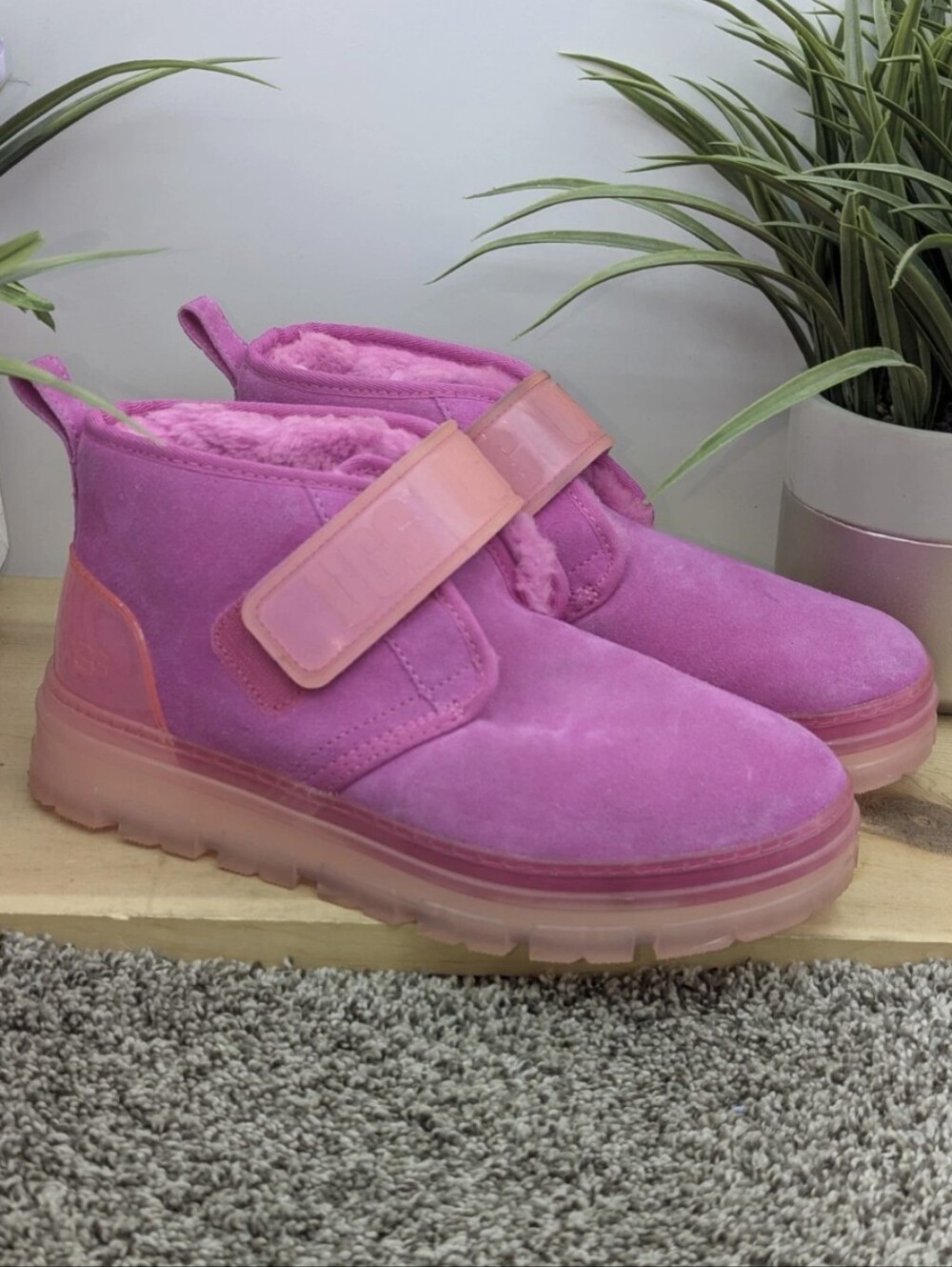 Ugg Neumal Women's Size 9 Pink Shearling Lined Suede Booties